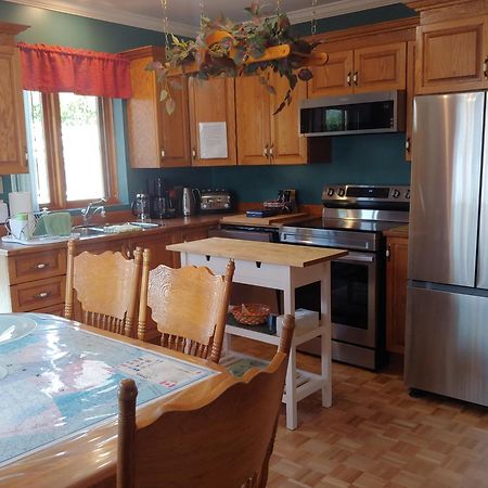 3 Bedrooms 3 Beds Near Metro -2 Parking Free Монреал Екстериор снимка