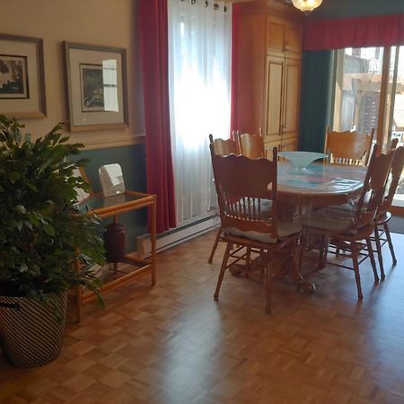 3 Bedrooms 3 Beds Near Metro -2 Parking Free Монреал Екстериор снимка