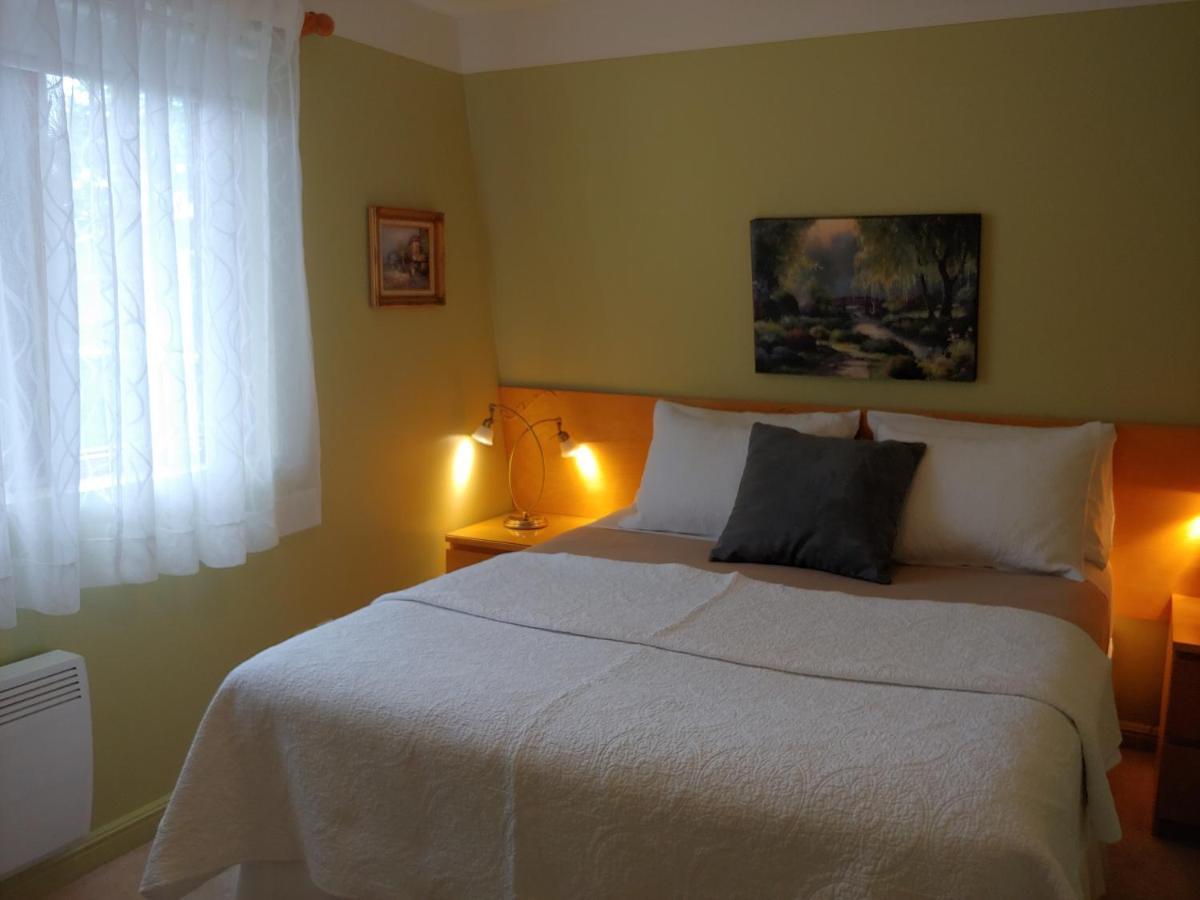 3 Bedrooms 3 Beds Near Metro -2 Parking Free Монреал Екстериор снимка