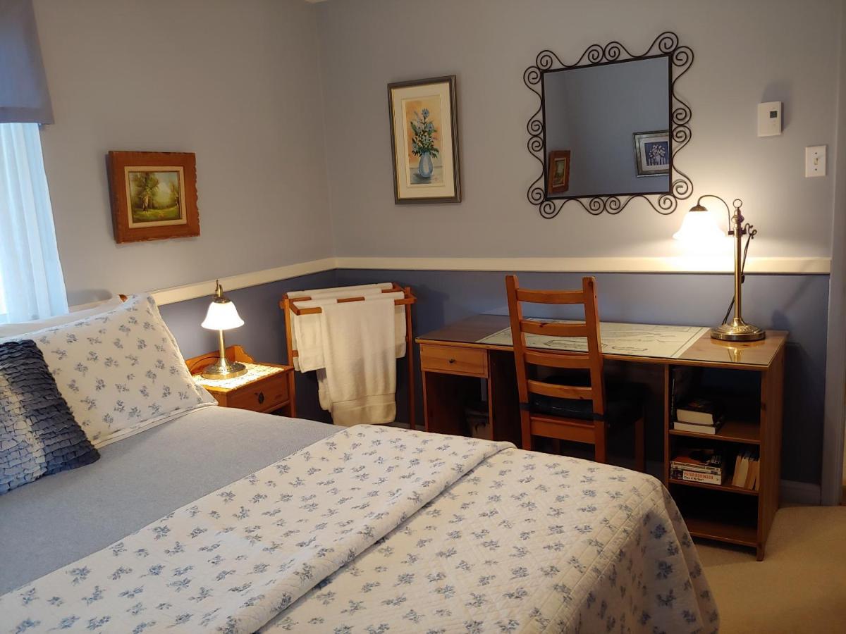 3 Bedrooms 3 Beds Near Metro -2 Parking Free Монреал Екстериор снимка