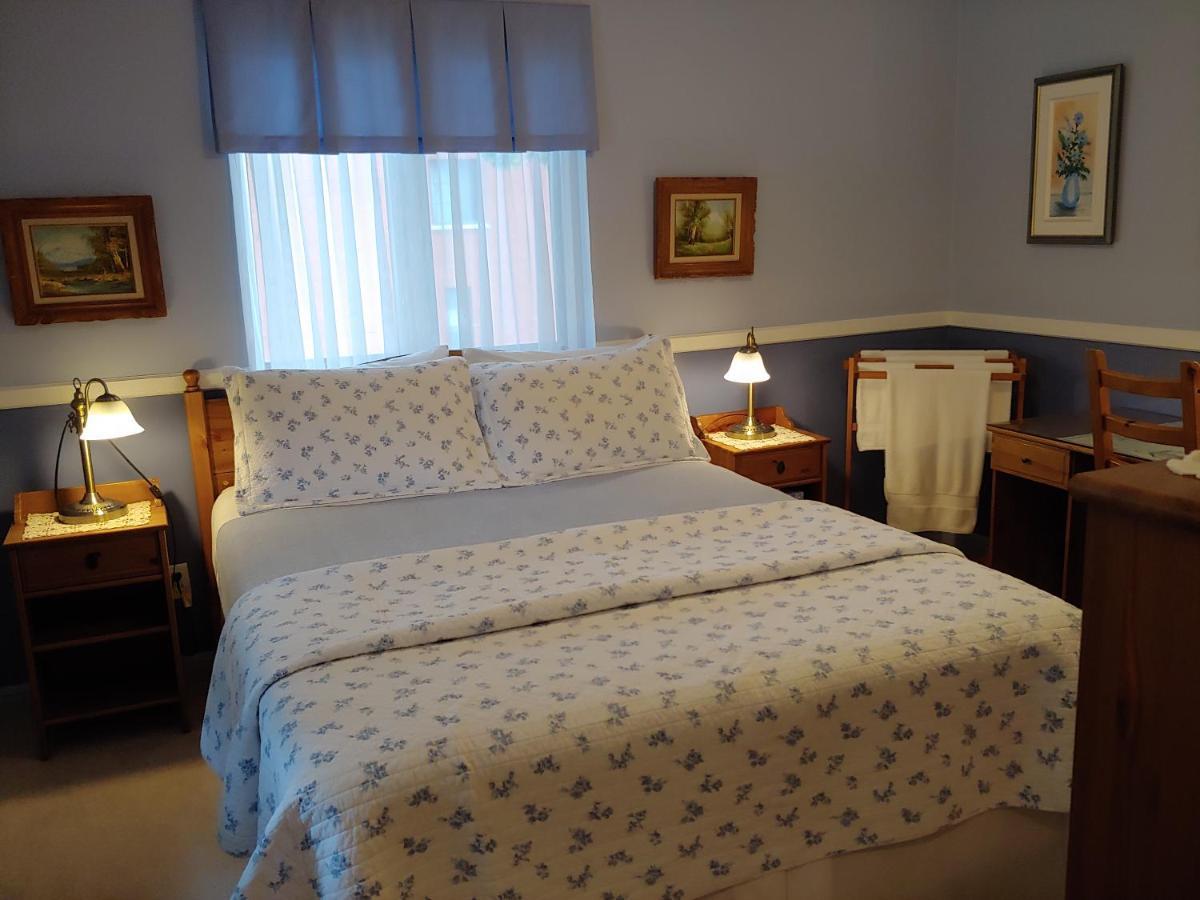 3 Bedrooms 3 Beds Near Metro -2 Parking Free Монреал Екстериор снимка