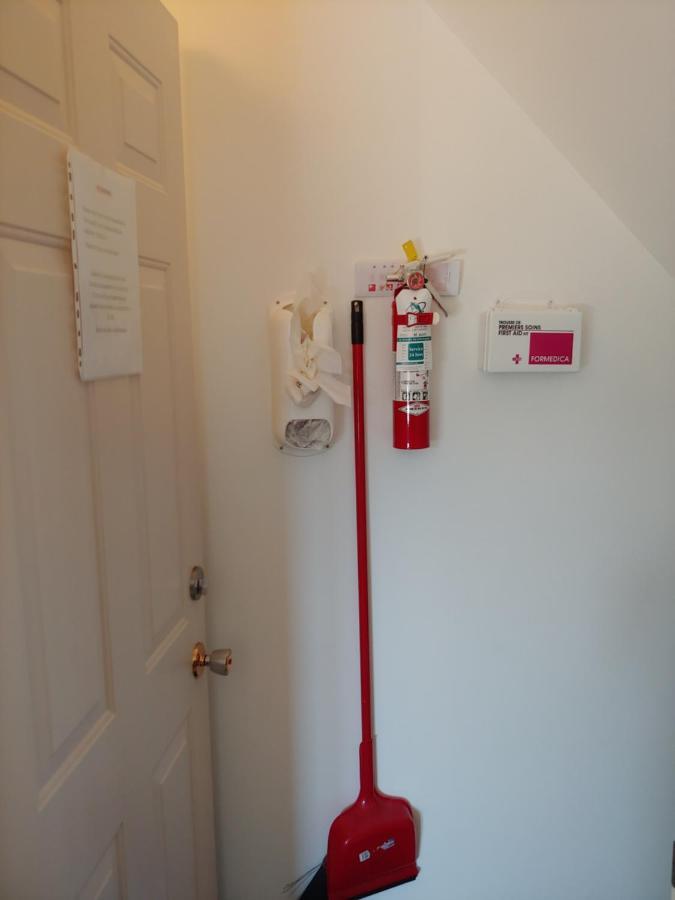 3 Bedrooms 3 Beds Near Metro -2 Parking Free Монреал Екстериор снимка
