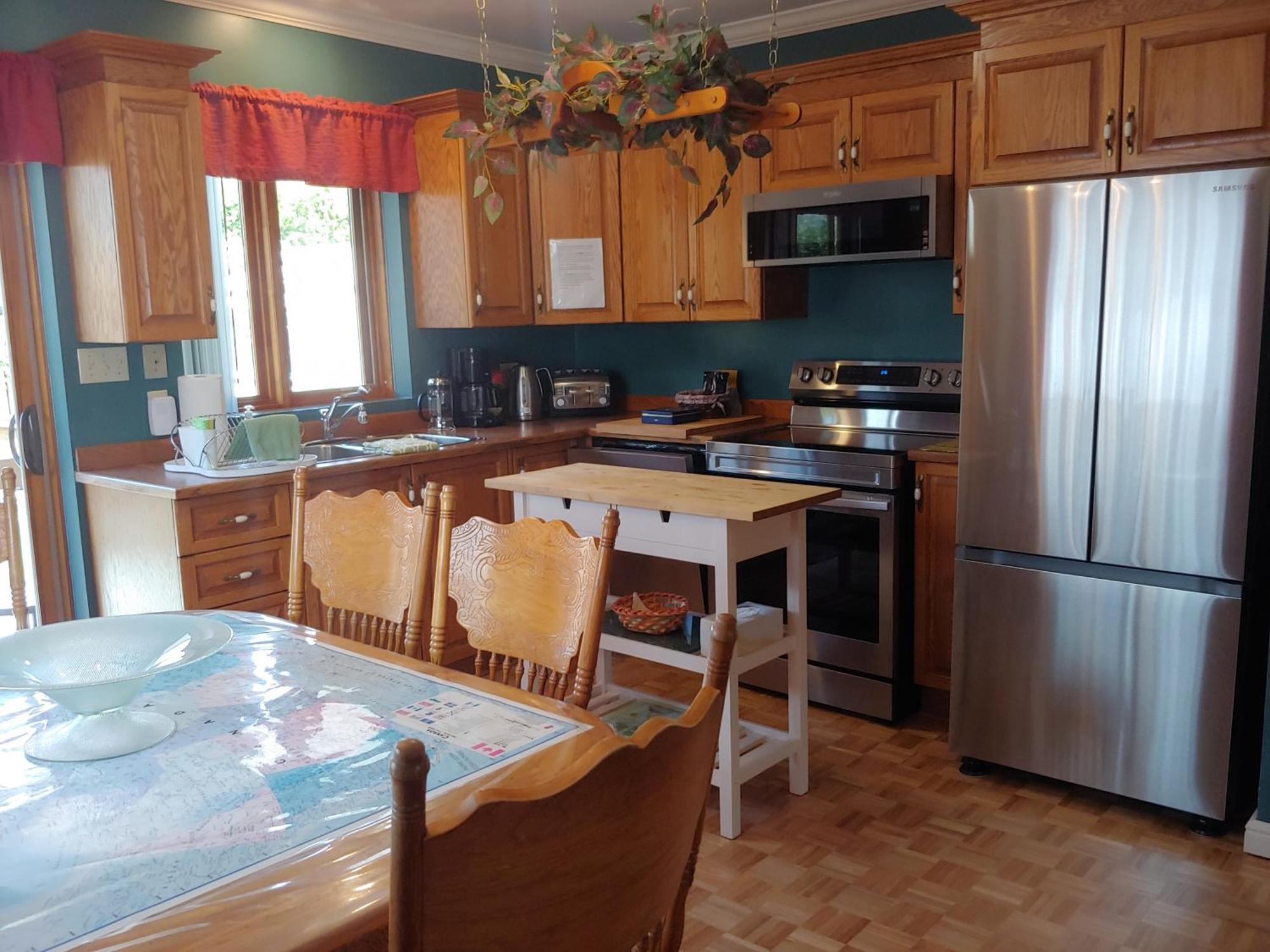 3 Bedrooms 3 Beds Near Metro -2 Parking Free Монреал Екстериор снимка