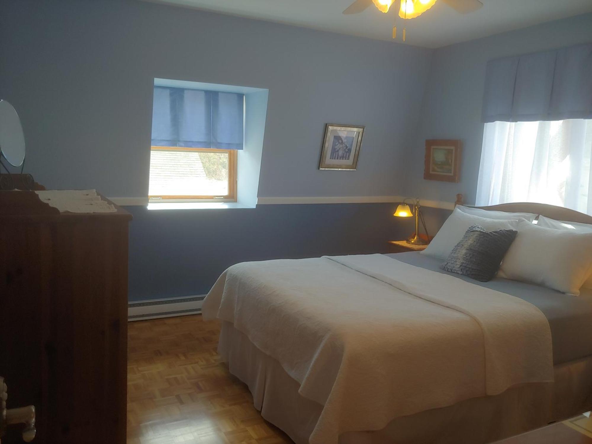 3 Bedrooms 3 Beds Near Metro -2 Parking Free Монреал Екстериор снимка