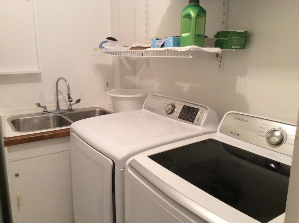 3 Bedrooms 3 Beds Near Metro -2 Parking Free Монреал Екстериор снимка