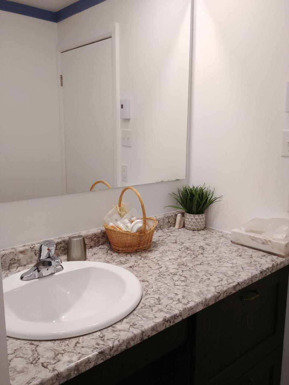 3 Bedrooms 3 Beds Near Metro -2 Parking Free Монреал Екстериор снимка