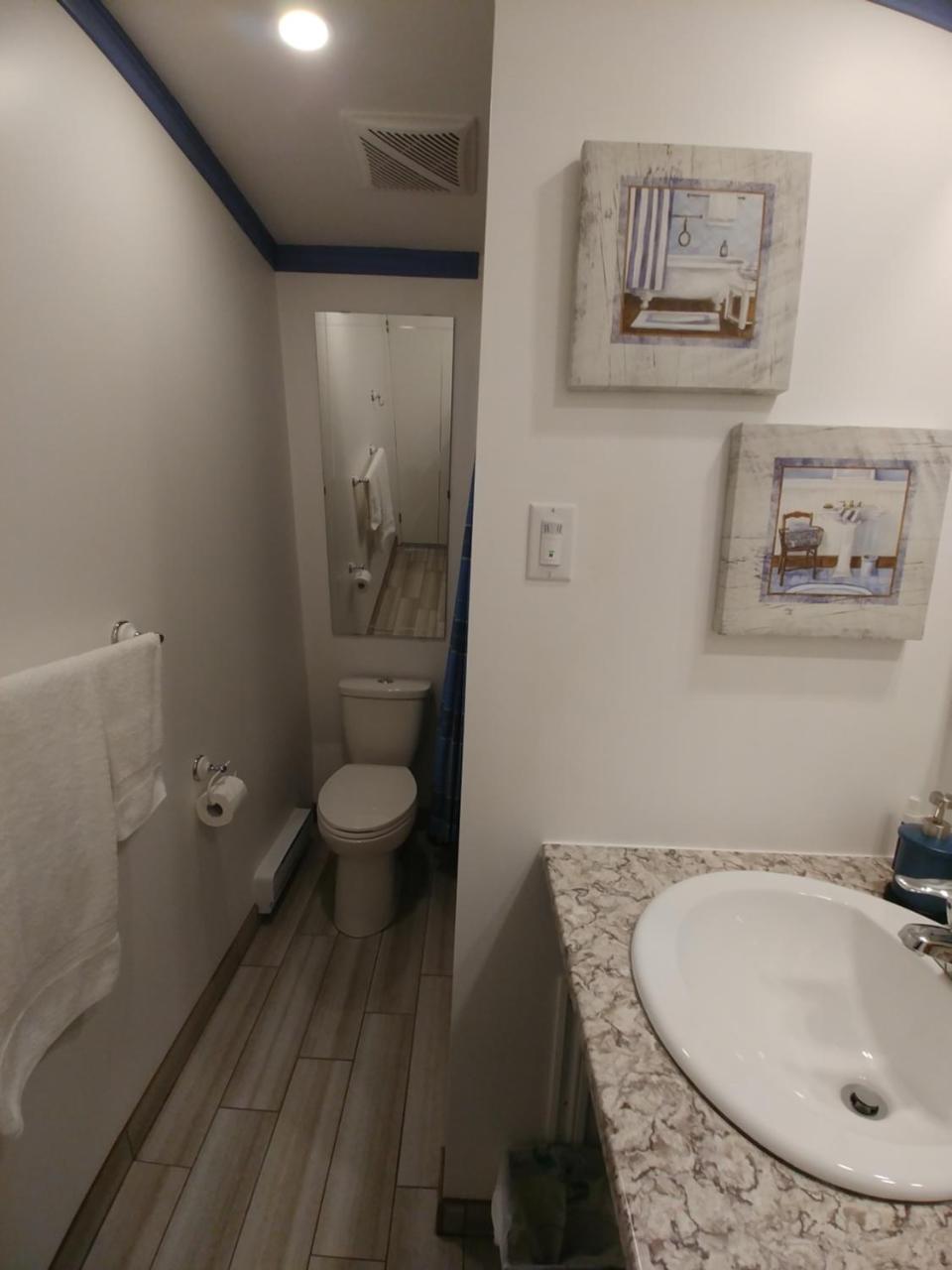 3 Bedrooms 3 Beds Near Metro -2 Parking Free Монреал Екстериор снимка