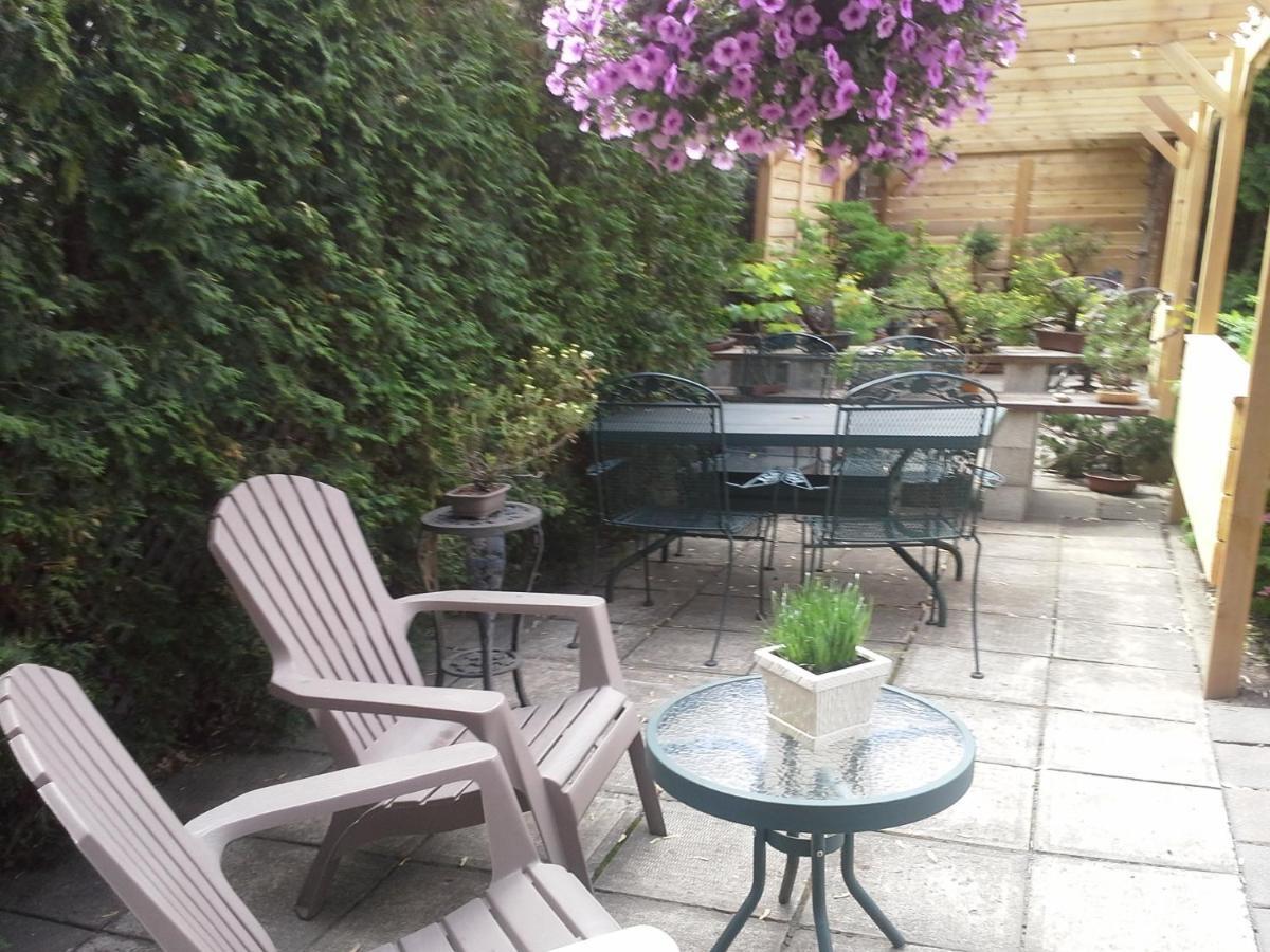 3 Bedrooms 3 Beds Near Metro -2 Parking Free Монреал Стая снимка